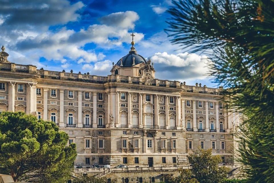Parsa Homstay Madrid Eksteriør billede